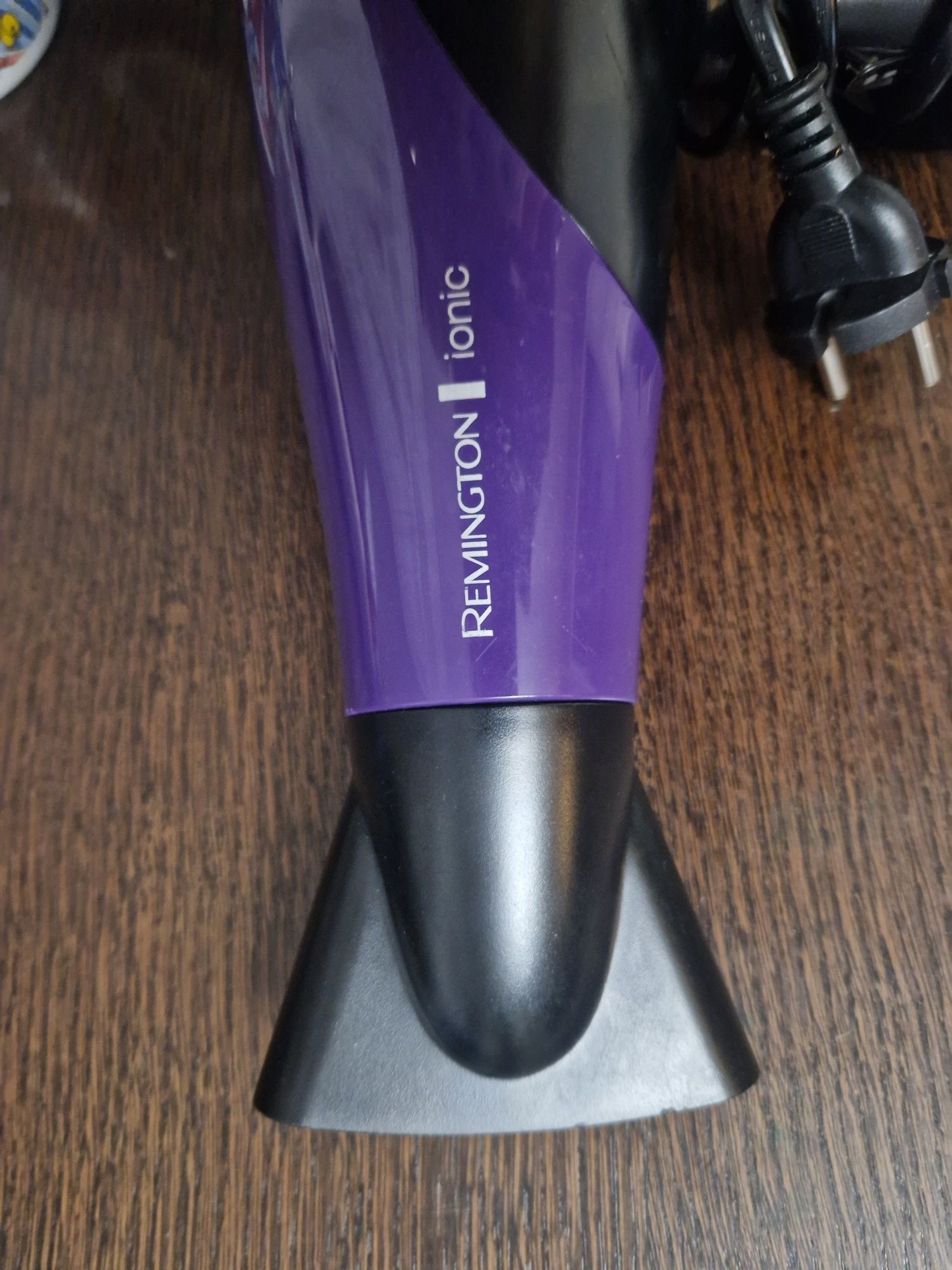 Suszarka do włosów Remington ionic fioletowa