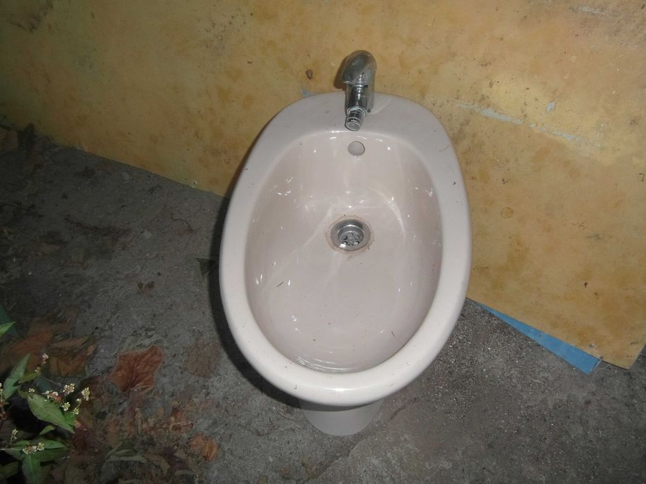 Vide rosa Valadares com torneira