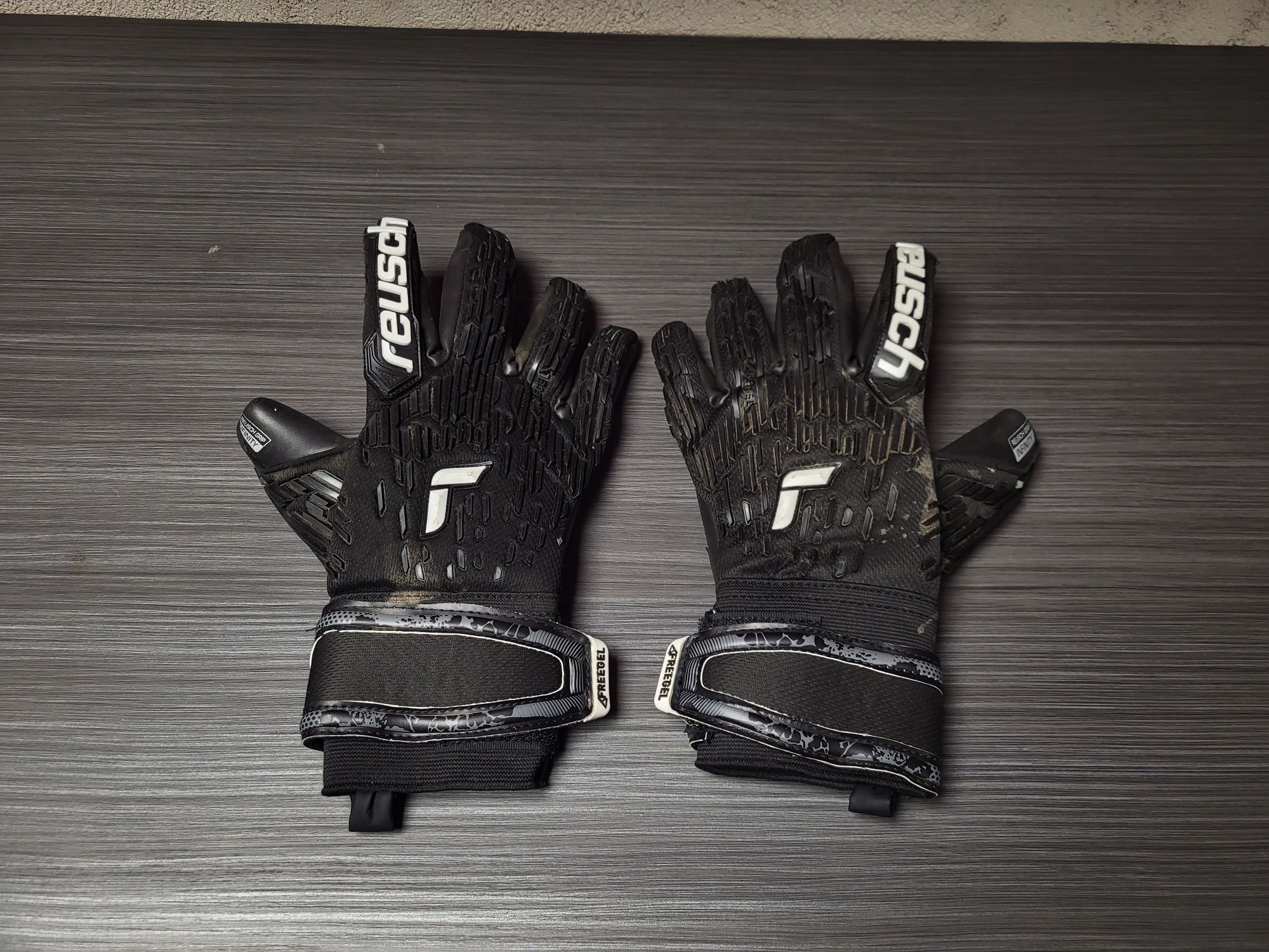 Rękawice bramkarskie Reusch Attrakt Freegel Infinity Black 10.5