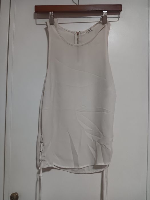 Top branco c/ detalhes laterais