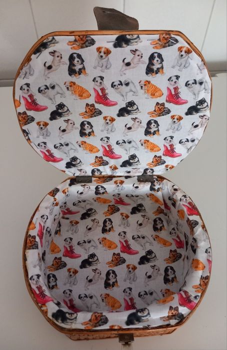 CAIXA BONITA.Guarda jóias,Casa,Bâtons,Vernizes,Quarto,Sala,Colecção.