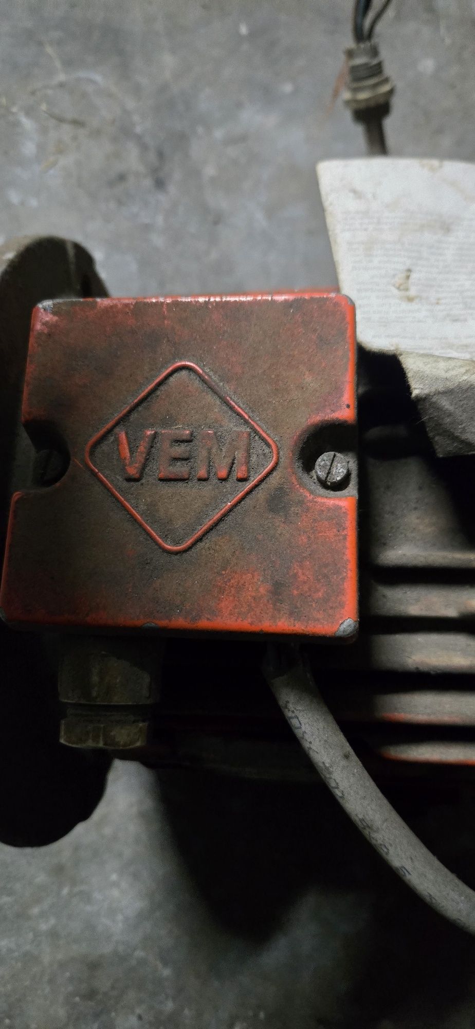 silnik vem kołnierz 4kW 400V 1900obr żmijka przenośnik niemiecki