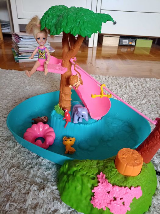 Barbie Chelsea Wakacyjna przygoda w basenie GTM85