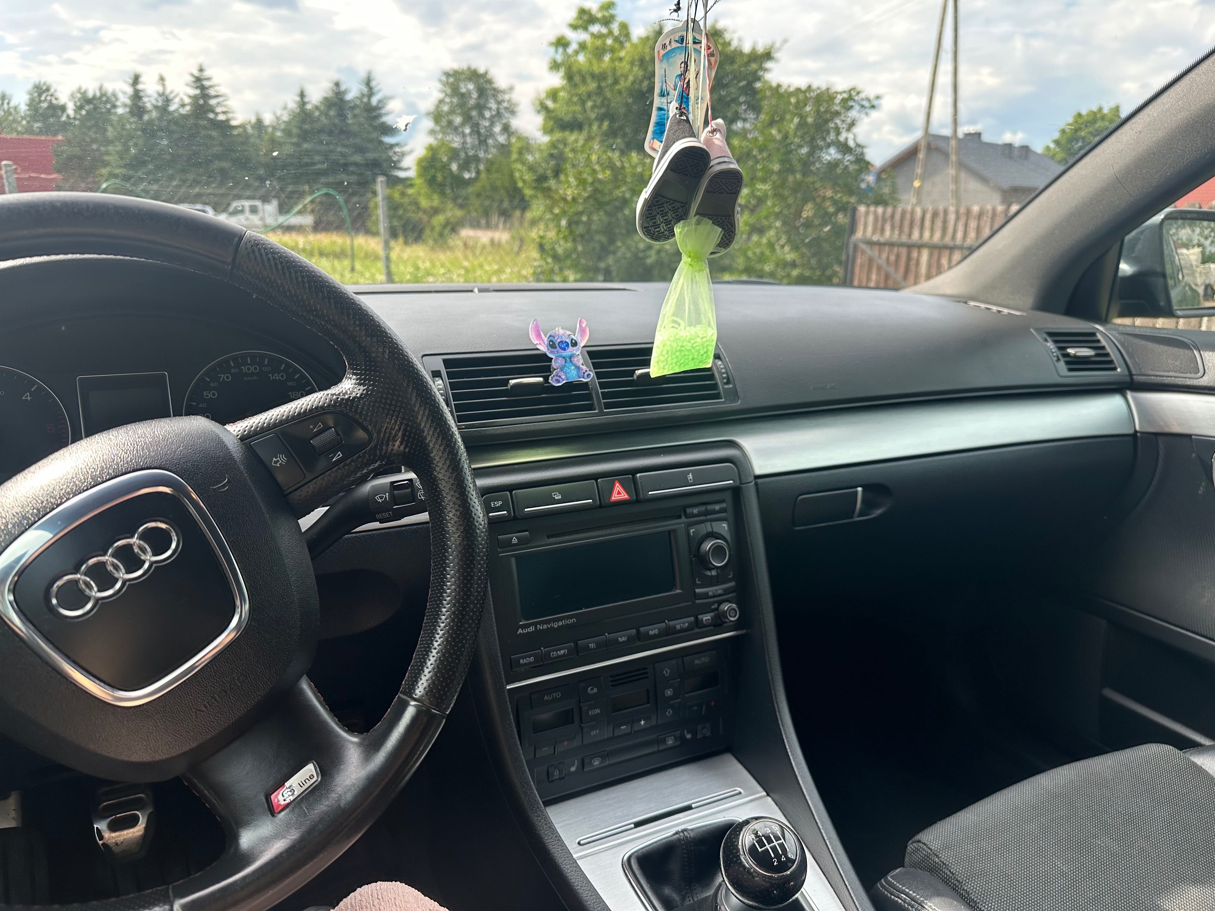 Samochód audi a4b7