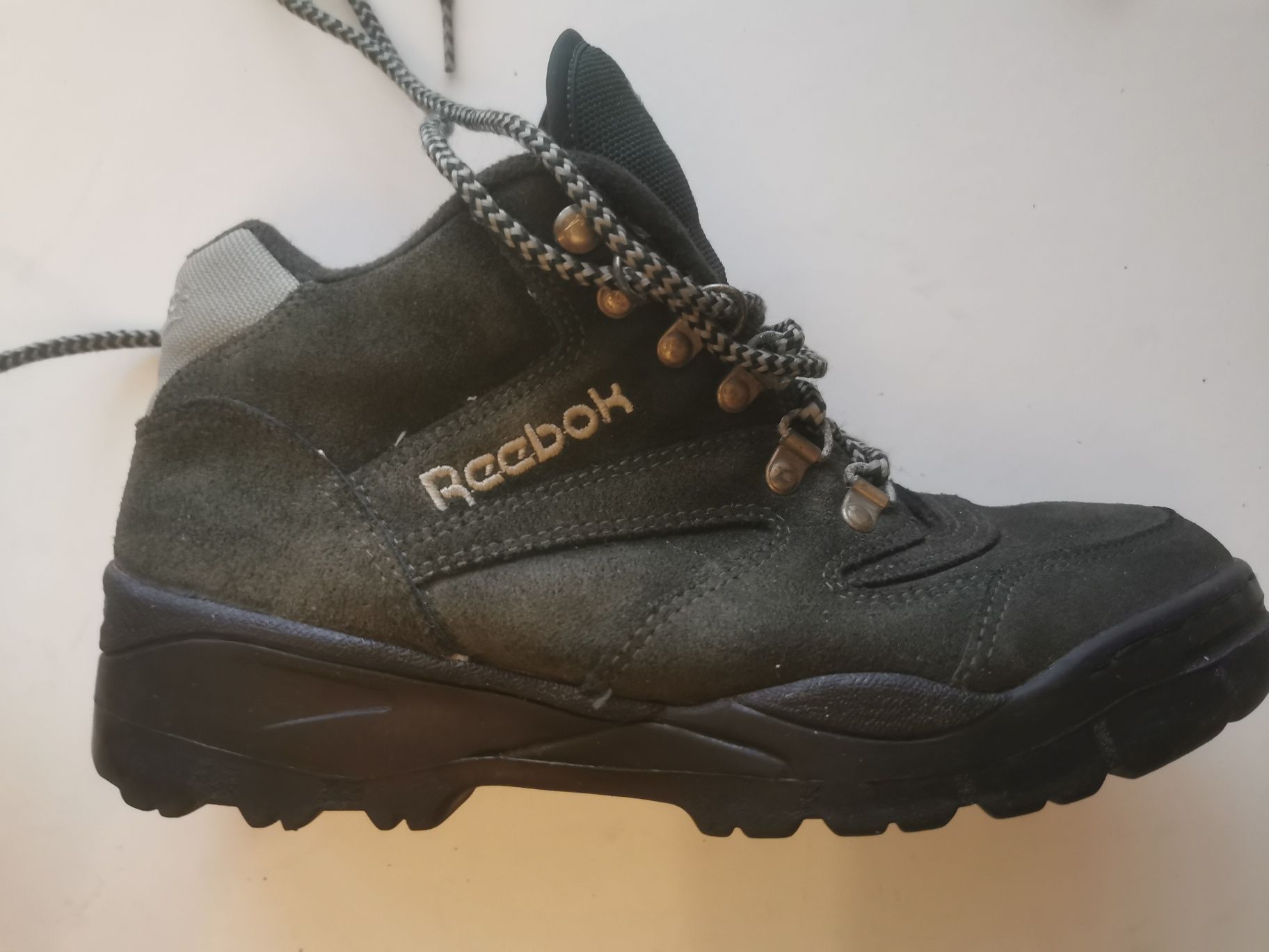 Buty sportowe Unisex / młodzieżowe firmy Reebok  Rozmiar 41