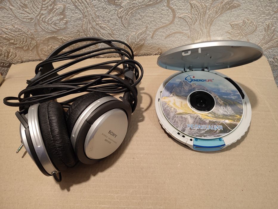 Продам фирменный MP-3 плеер "Panasonic" с наушниками Sony