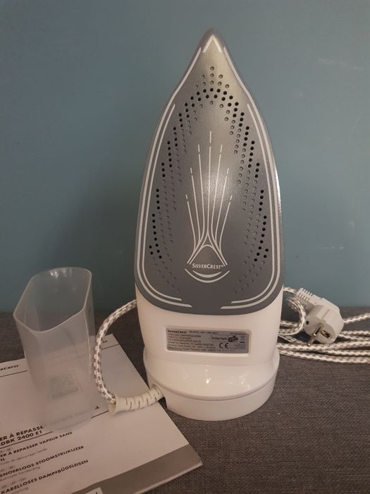 Nowe żelazko parowe bezprzewodowe  360° 2400W