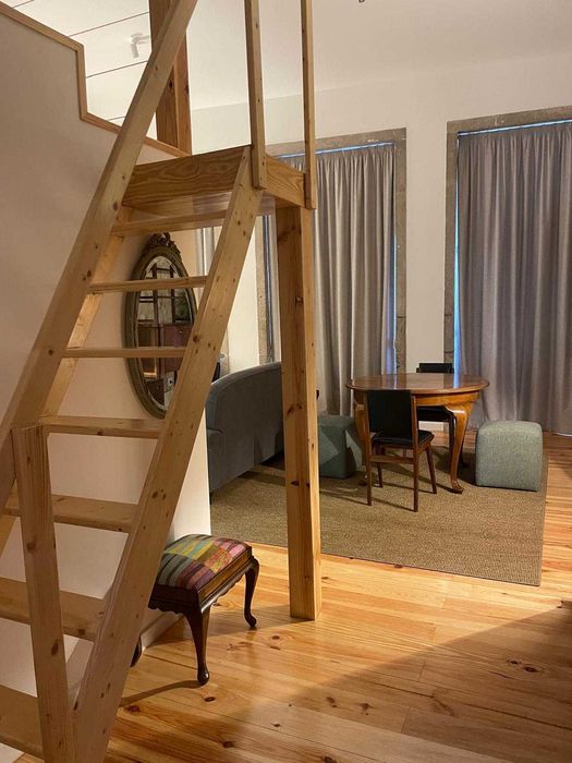 ALUGA-SE ESTÚDIO MEZANINO – PORTO – BAIXA