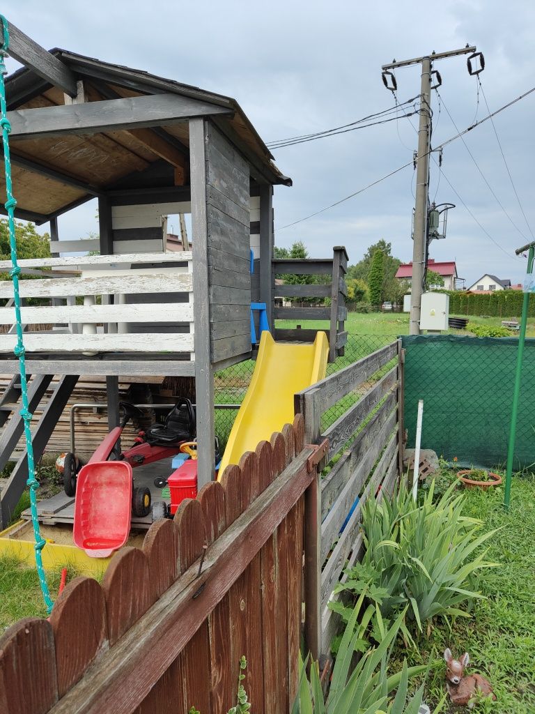 Domek dla dzieci zjeżdżalnia piaskownica