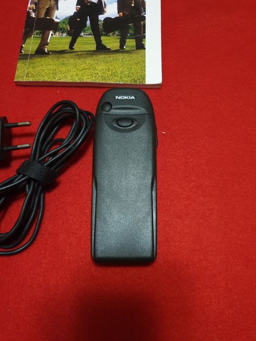 Nokia 6310i новая. В заводской пленке на экране.