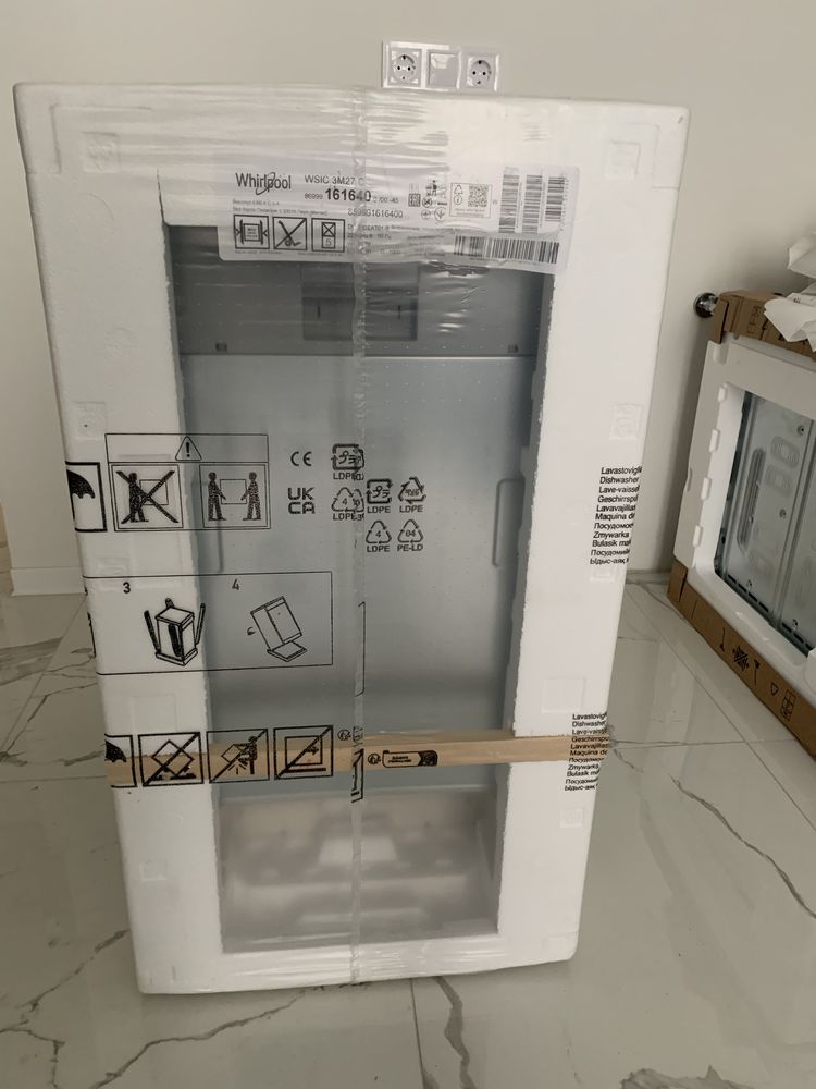 Посудомийна машина Whirlpool WSIC 3M27 C