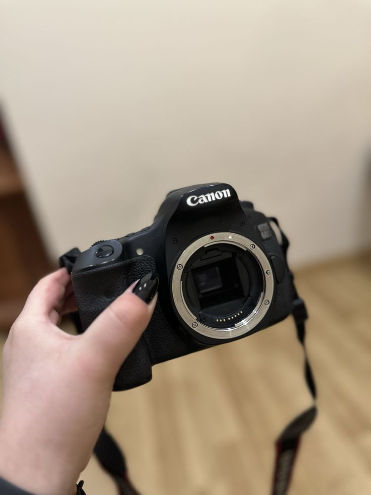 Продам фотоапарат Canon 60d з комплектуючими