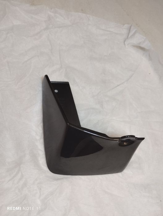 Бризговик задній лівий Nissan Leaf