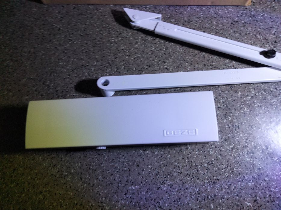 Дотягувач, доводчик, дверний GEZE TS 2000