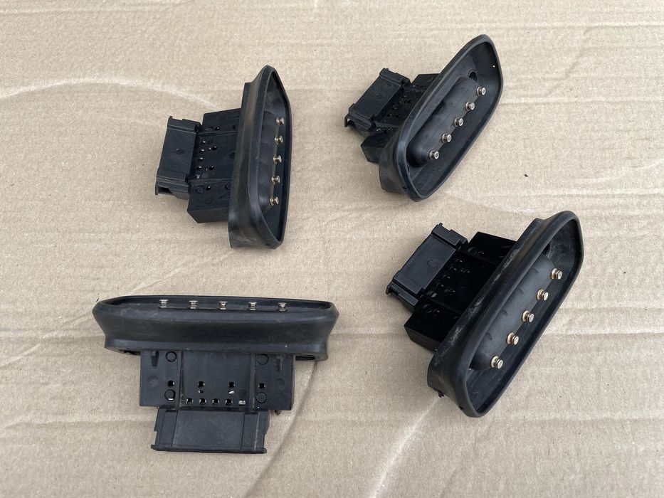 Контакт боковой двери на VITO-VIANO W639