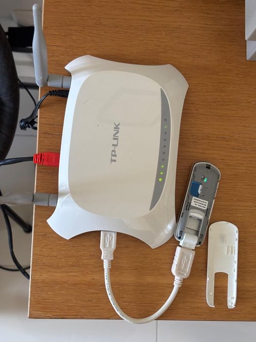 Router TP-Link MR3420 + PEN