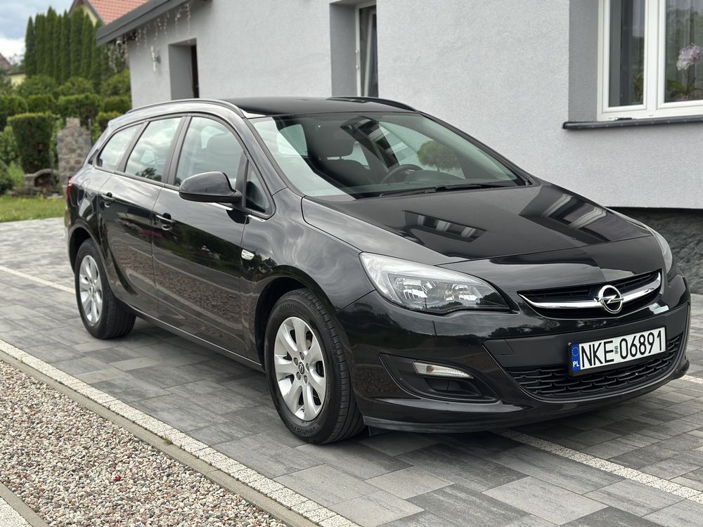 Opel Astra Sporsts Tourer 1.4 T Benzyna