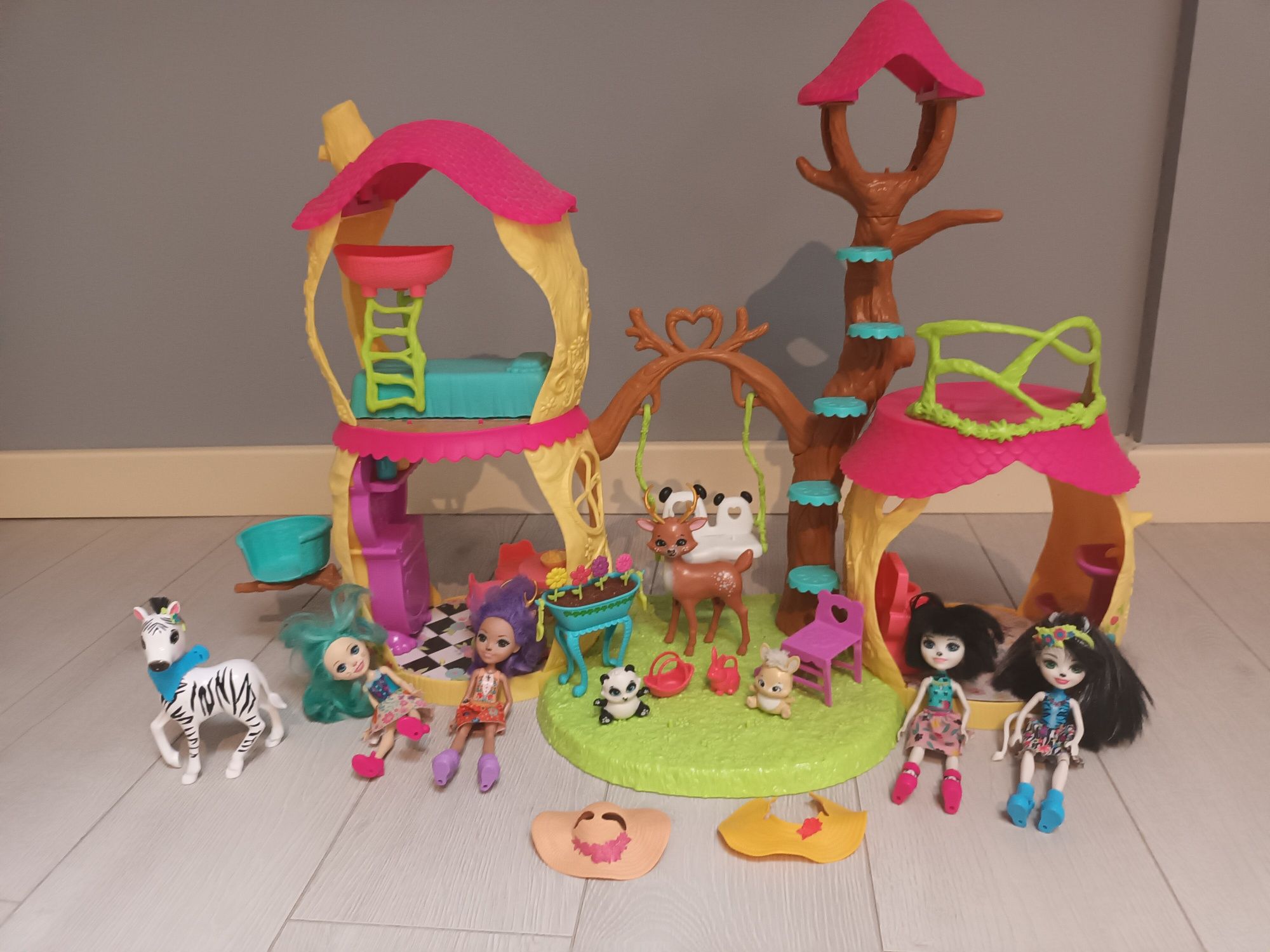 Sprzedam  domek enchantimals  panda