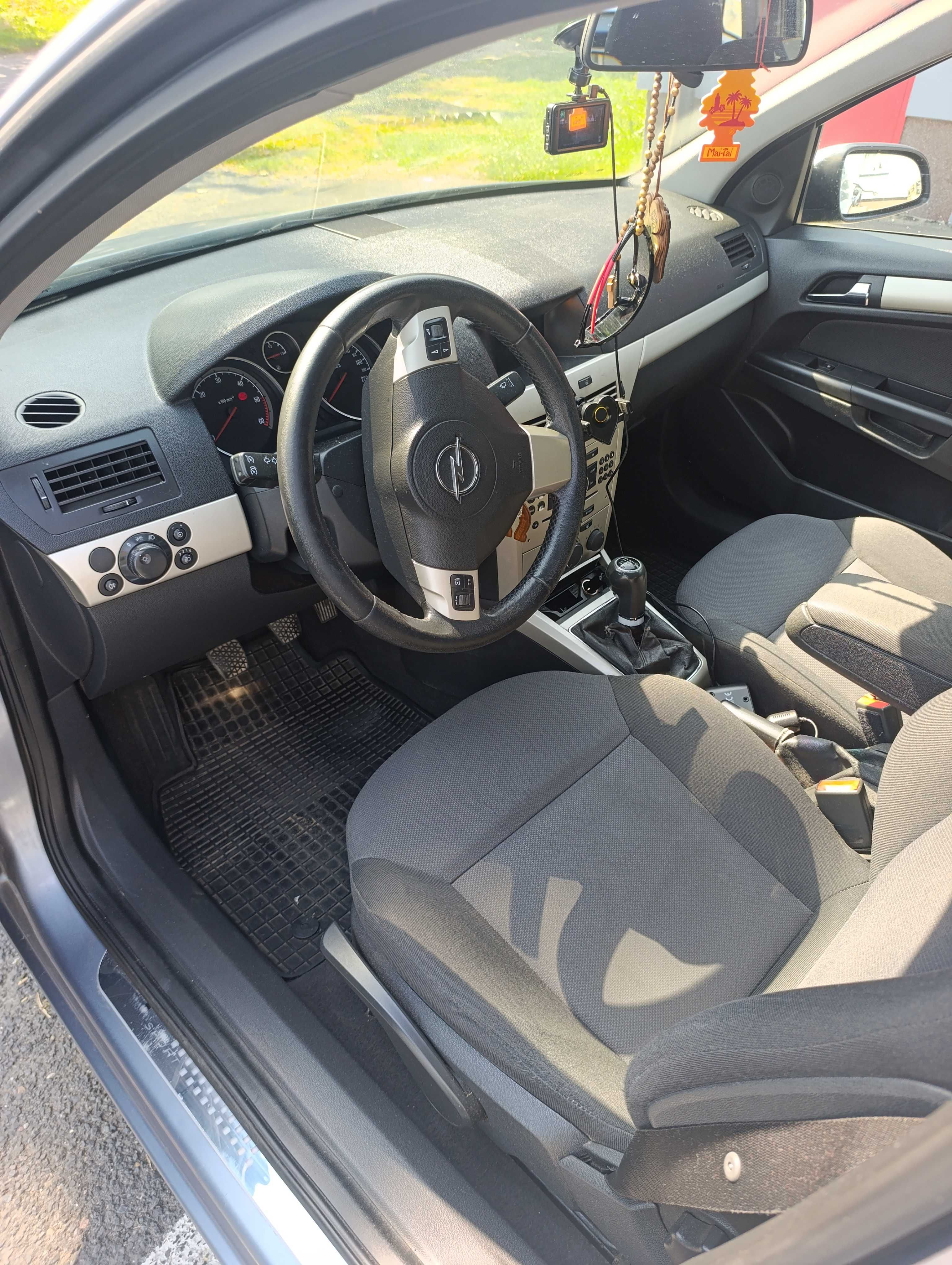 Sprzedam autko Astra H