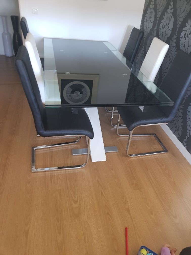 Mesa Jantar Extensível + 6 Cadeiras  ( 1600 euros)