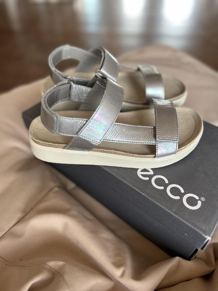Босоніжки жіночі Ecco Flowt p. 38