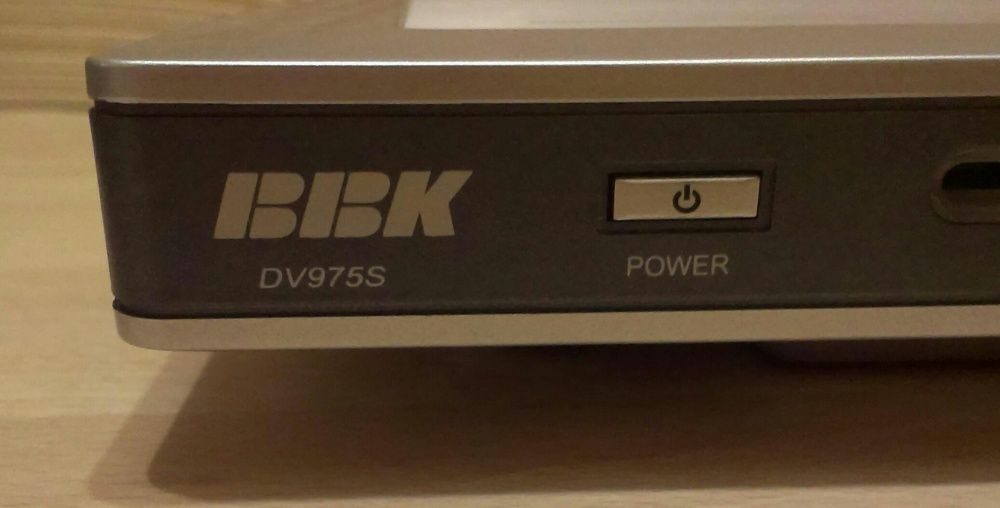 DVD-плеер BBK DV975S.