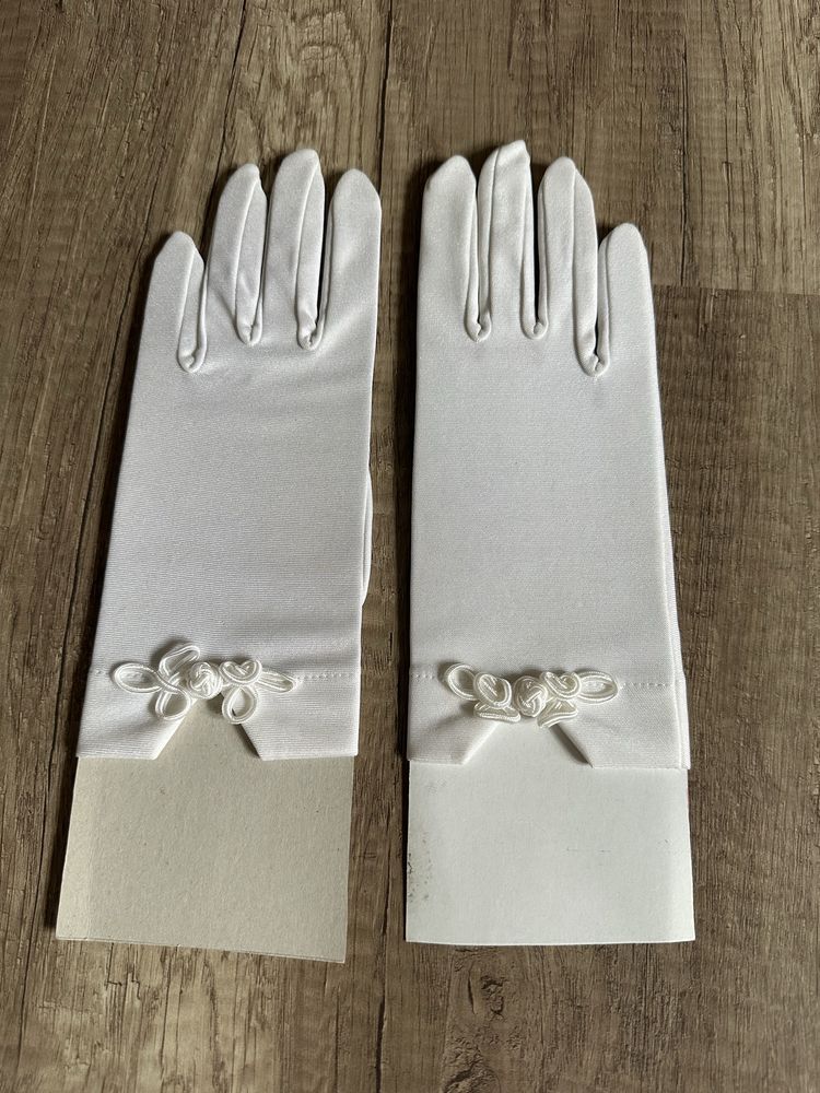 Rękawiczki ślubne krótsze