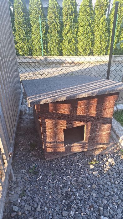 Buda dla psa mniejszego