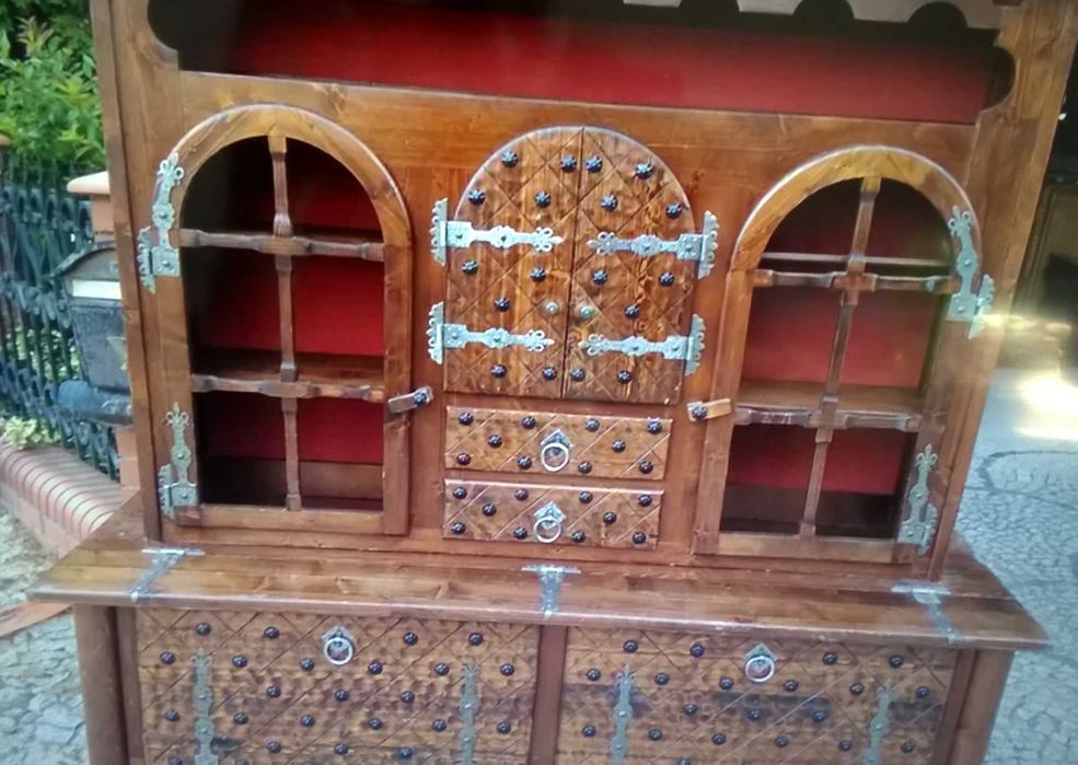 Kredens Drewniany w stylu zamkowym / rustykalnym / vintage