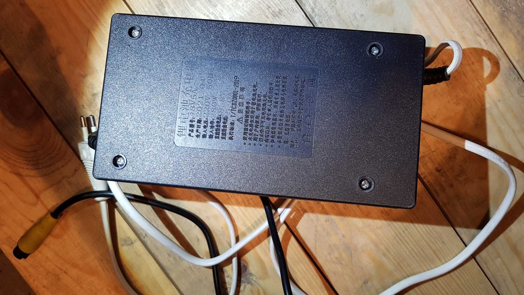 Szybka Ładowarka 58,8V 5A do Hulajnogi Techlife, Roweru wtyk GX16-3pin