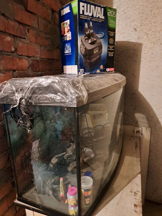 Akwarium panoramiczne z wyposażeniem
