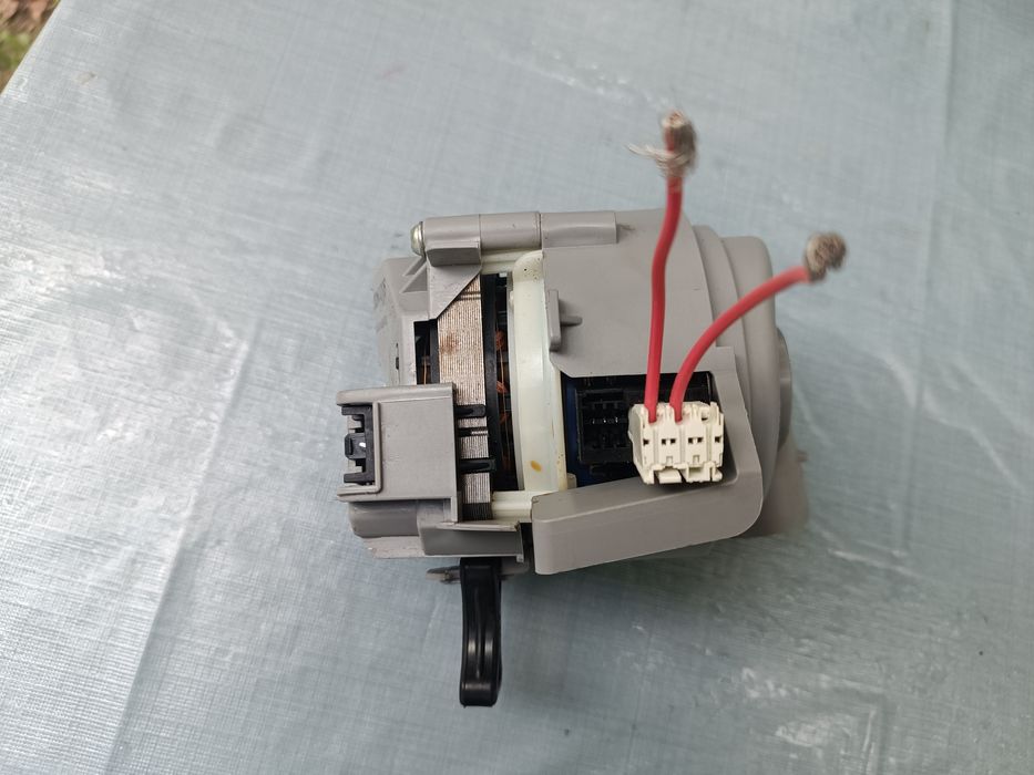 Tą pogrzałka do zmywarki Bosch albo Siemens mała skręcana