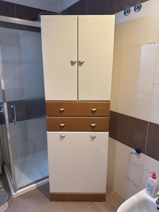 Movel de casa de banho com cesto para roupa suja