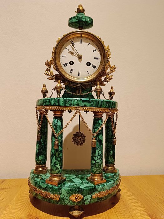 Francuski zegar kominkowy. XIX wiek. Malachit.