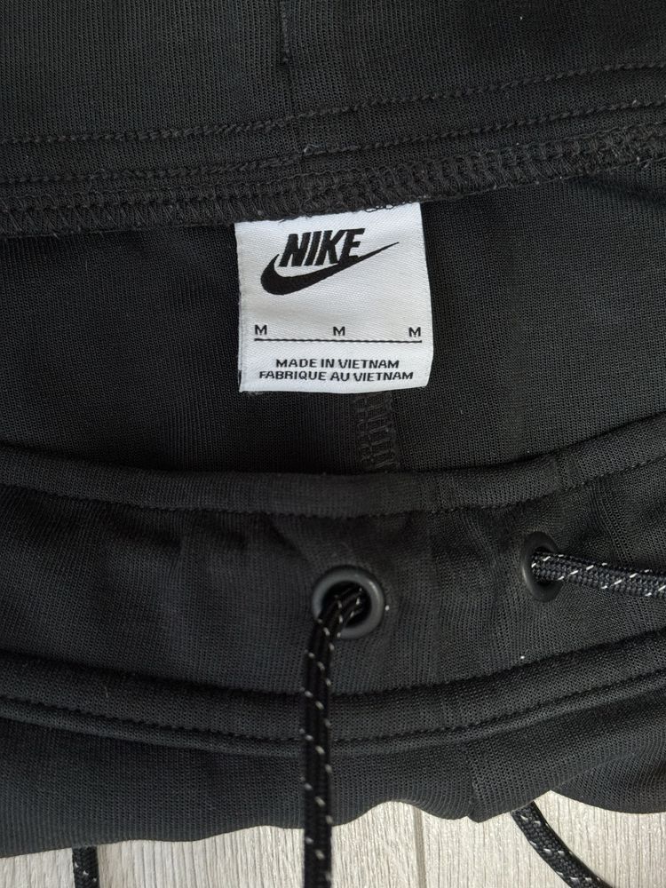 Штаны Nike tech fleece рзамер M