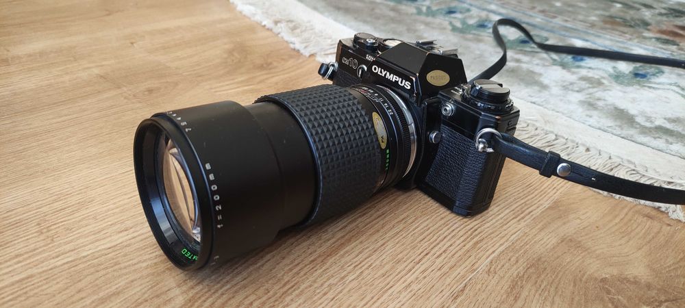 Sprzedam aparat lustrzanka analogowa OLYMPUS om10 + obiektyw f 200mm.