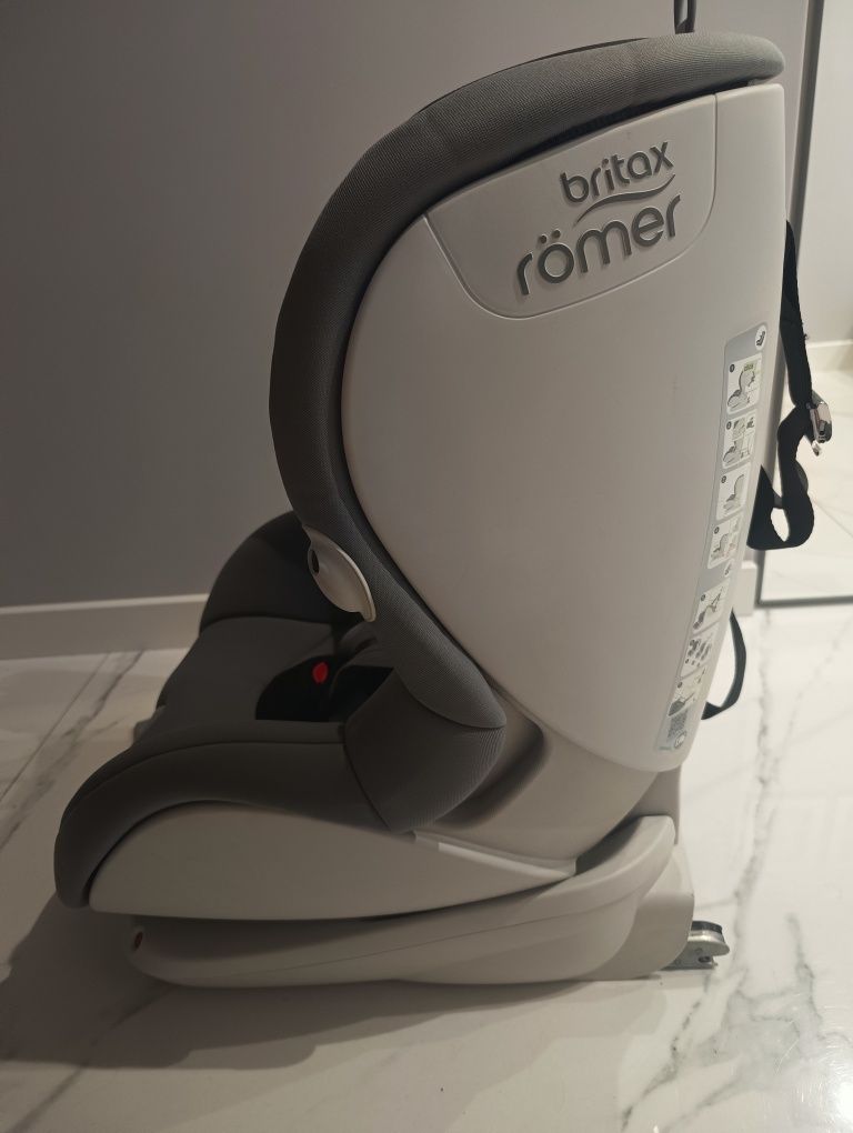 Fotelik samochodowy Britax Romer Trifix  ECE R44/04 9-18kg