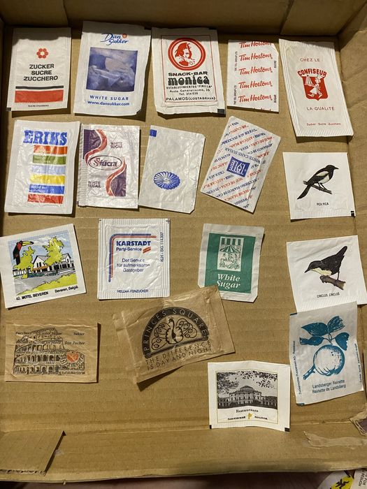 Lote de 500 involucros de açucar estrangeiros  anos 60 a 00