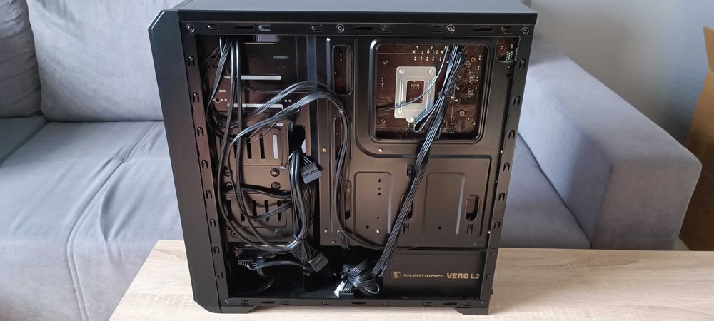 i5 8400, GTX 1070 Ti, 16GB RAM, SSD 1TB, HDD 1TB, Windows 10