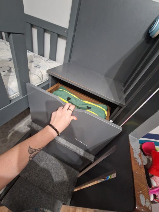 Łóżko piętrowe ze schodami i szufladą + materace