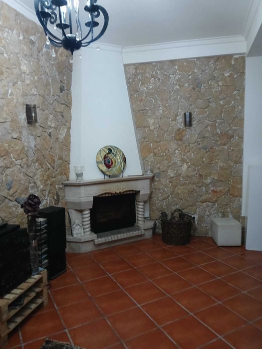 Excelente Moradia  CONDEIXA-A-VELHA - OPORTUNIDADE.