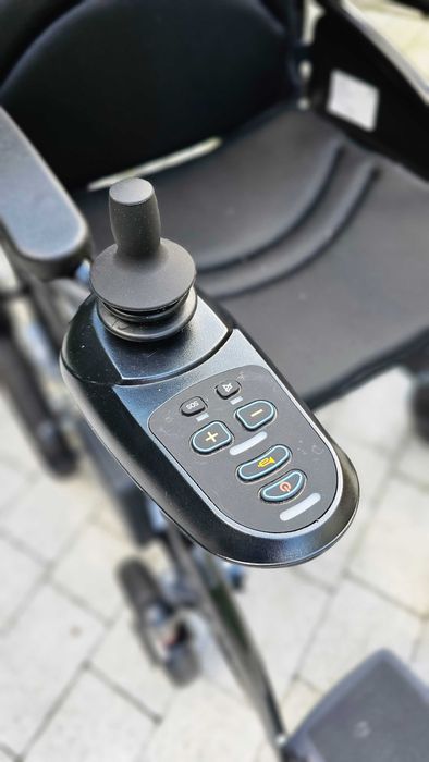 Wózek elektryczny inwalidzki BC EA8008 składany, stan idealny/jak nowy