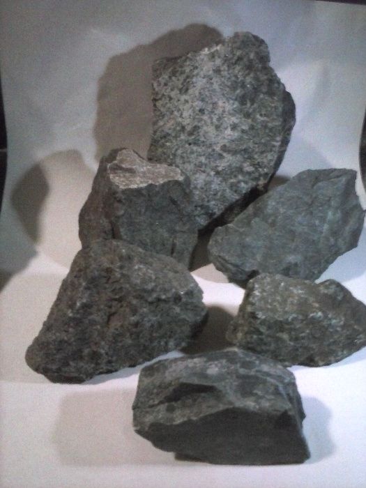 Kamienie serpentynit zielony i brązowobiały ryolit malawi tanganika