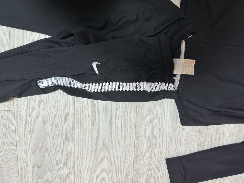 Продам оригінальний костюм Nike