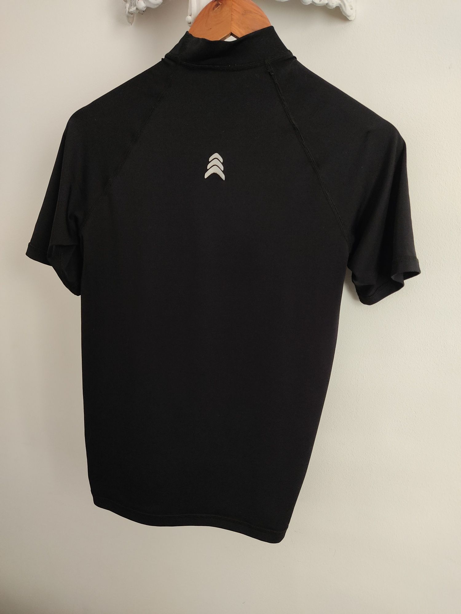 Czarna Sportowa termoaktywna bluzka  z półgolfem