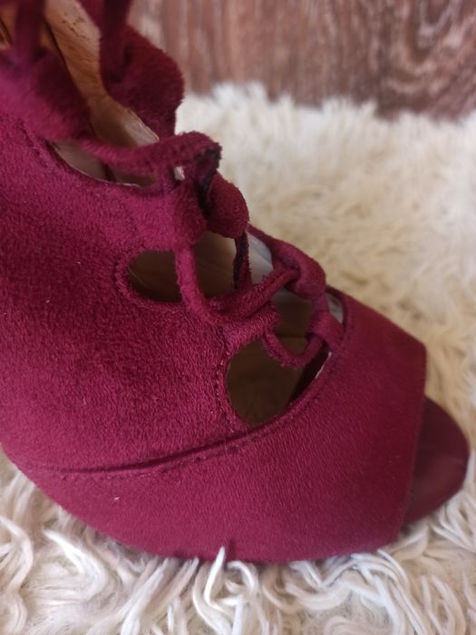 Босоніжки у відмінному стані 35 розміру