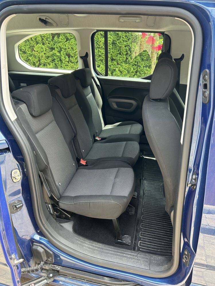 Wynajem Bus Mini Van 7 osób Toyota