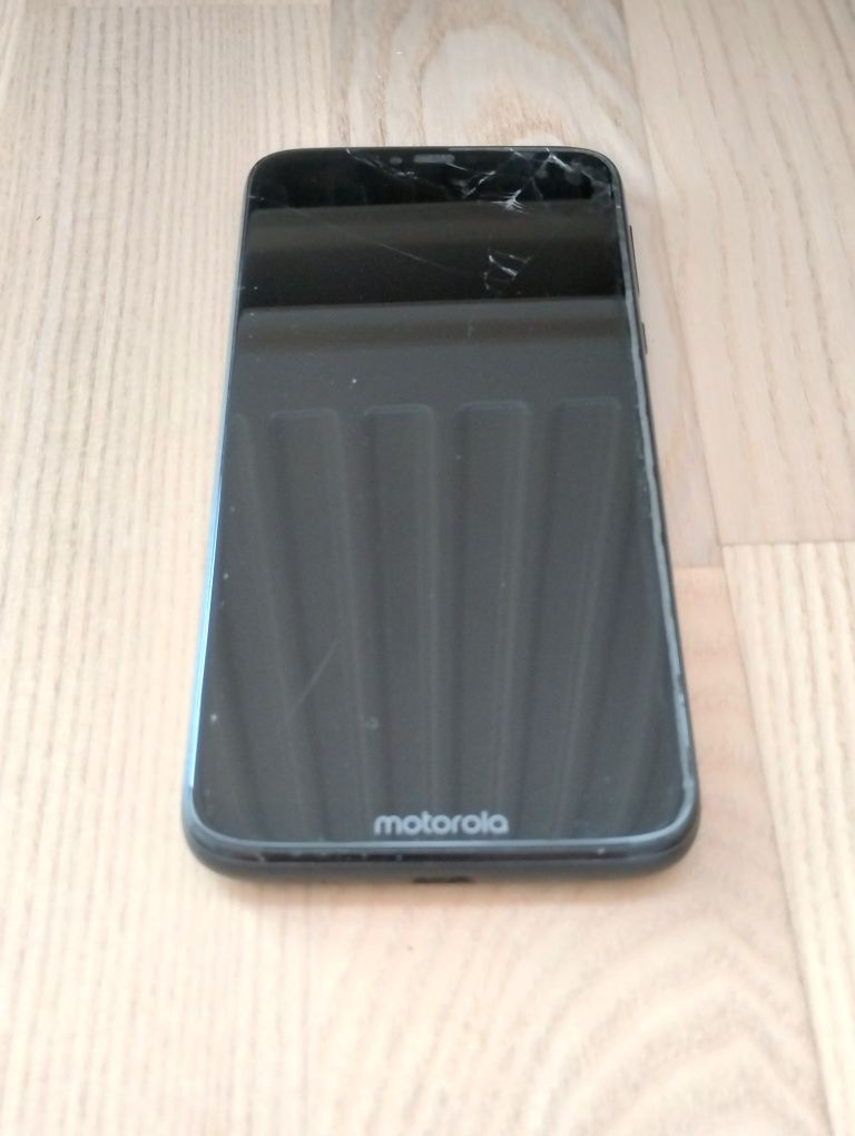 Smartfon Motorola G7 Power, pęknięty ekran, telefon sprawny!