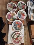 Pratos florais,  todos diferentes