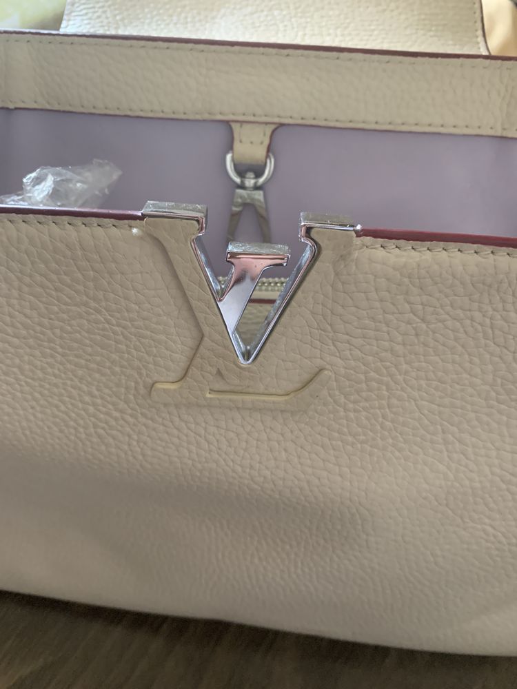 Кожаная сумка молочного цвета Louis Vuitton